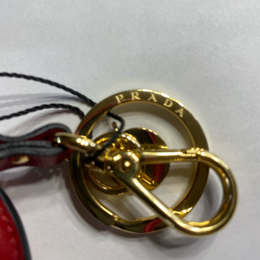 Prada Heart Keychain NEW - Picture 4 of 6